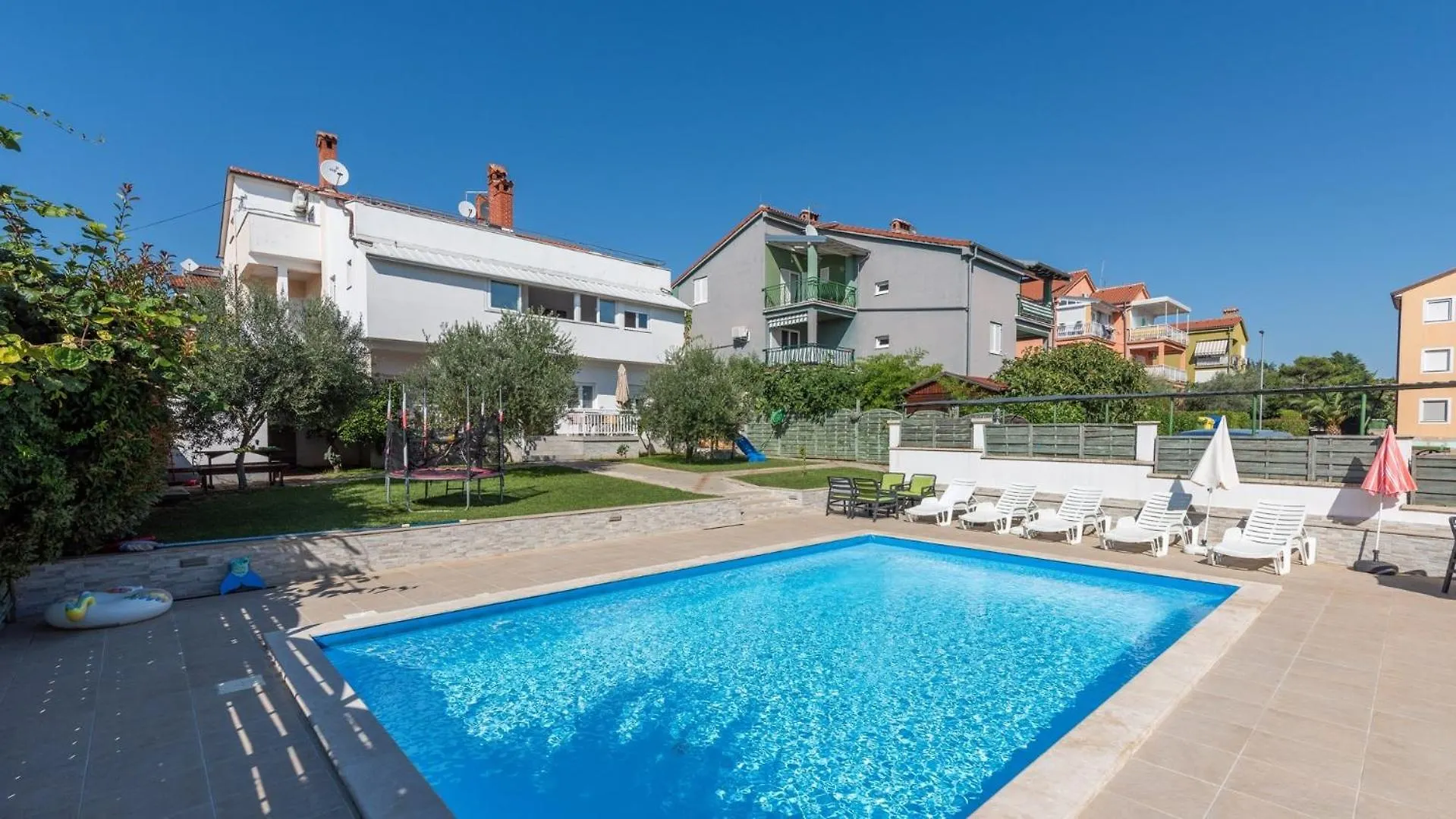 Holiday Apartments Villa Tina Karpinjan