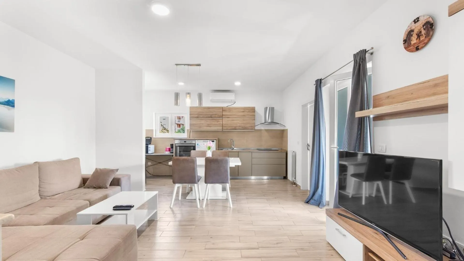 Holiday Apartments Villa Tina Karpinjan