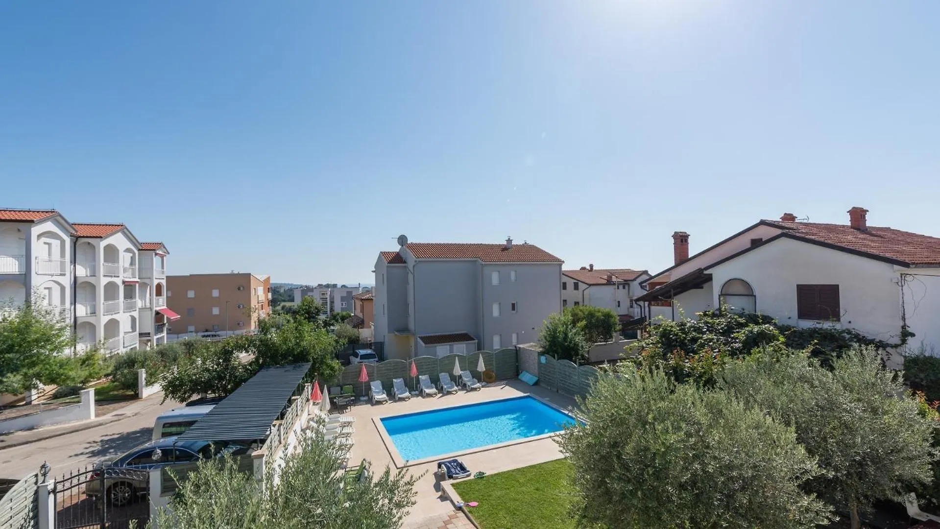Casa de hóspedes Holiday Apartments Villa Tina Karpinjan